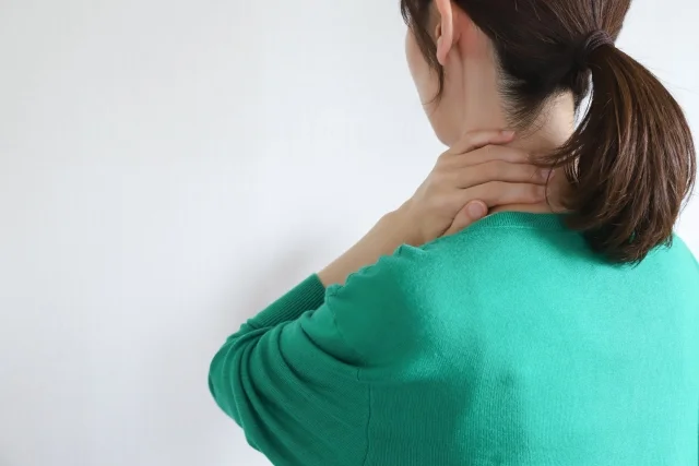 首の痛み・寝違え・手のしびれのイメージ画像